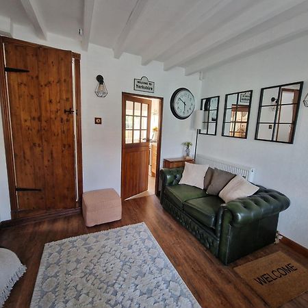 Black Cat Cottage - Central Pickering Grade 2 Listed Cottage Екстер'єр фото