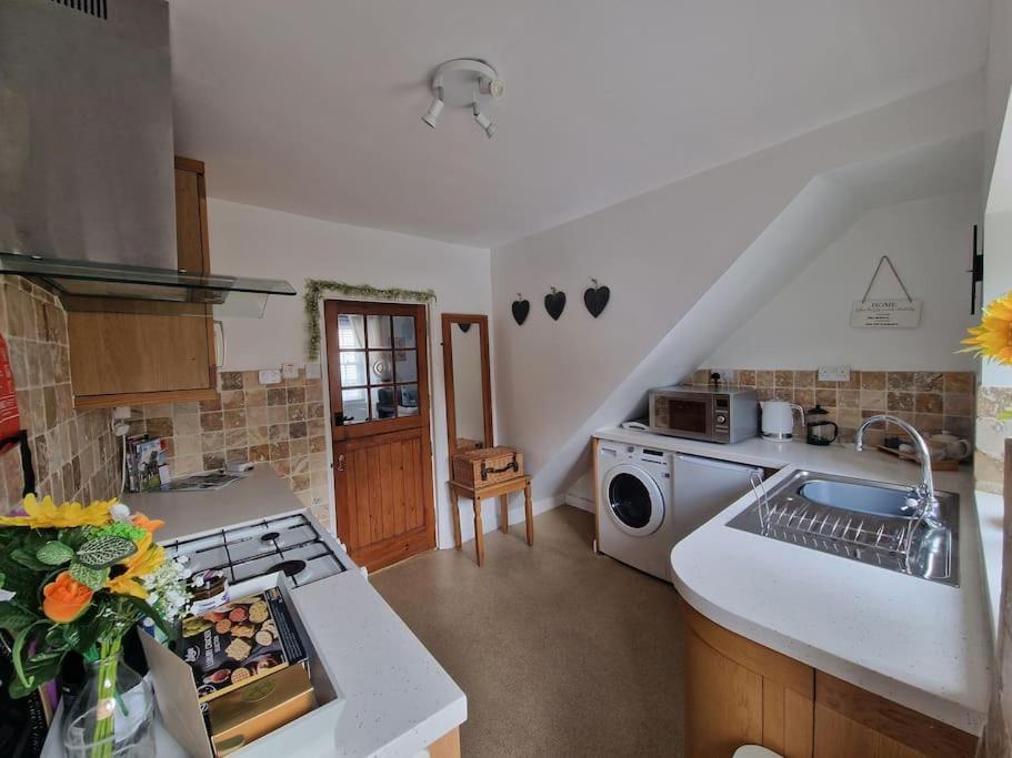 Black Cat Cottage - Central Pickering Grade 2 Listed Cottage Екстер'єр фото